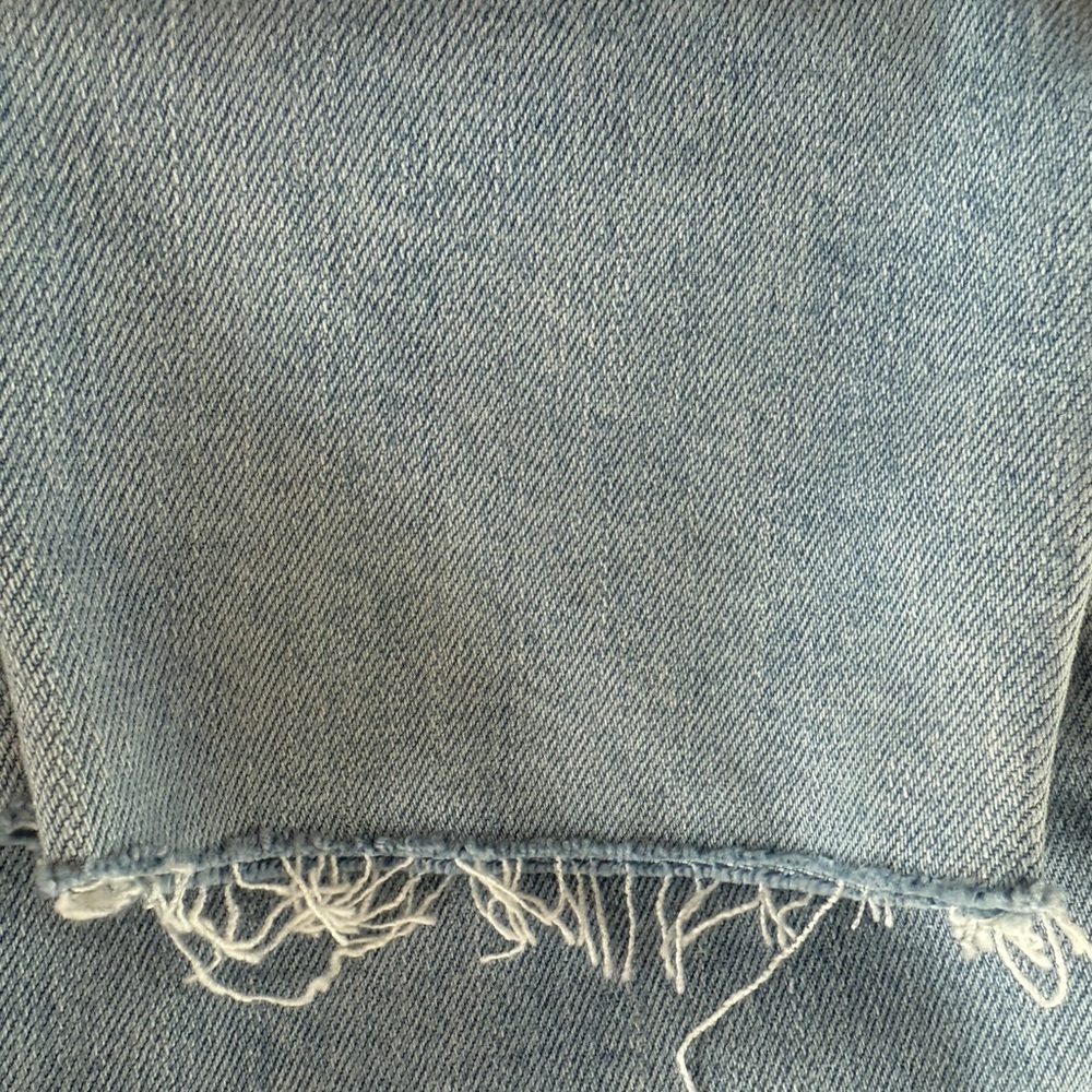 GOOD AMERICAN NWT GOOD LEG CROP
Women's Light Blue Distressed Jeans - Picture 9 of 9